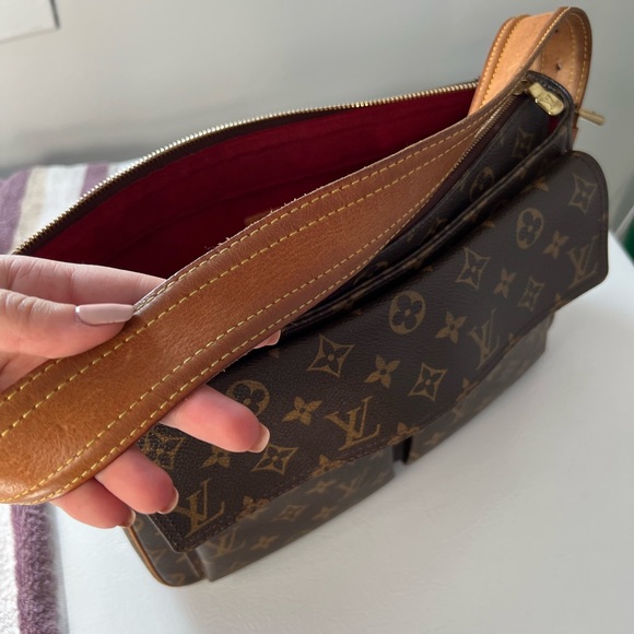 SOLD **** Louis Vuitton Monogram Viva Cite GM - Picture 4 of 11